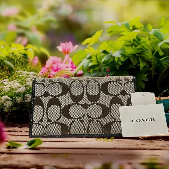 Vintage Coach Signature Brown and Black Card Holder - Picture 4 of 16